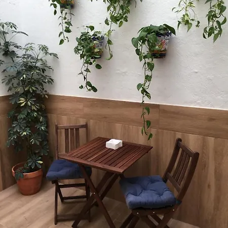 Street Apartment *